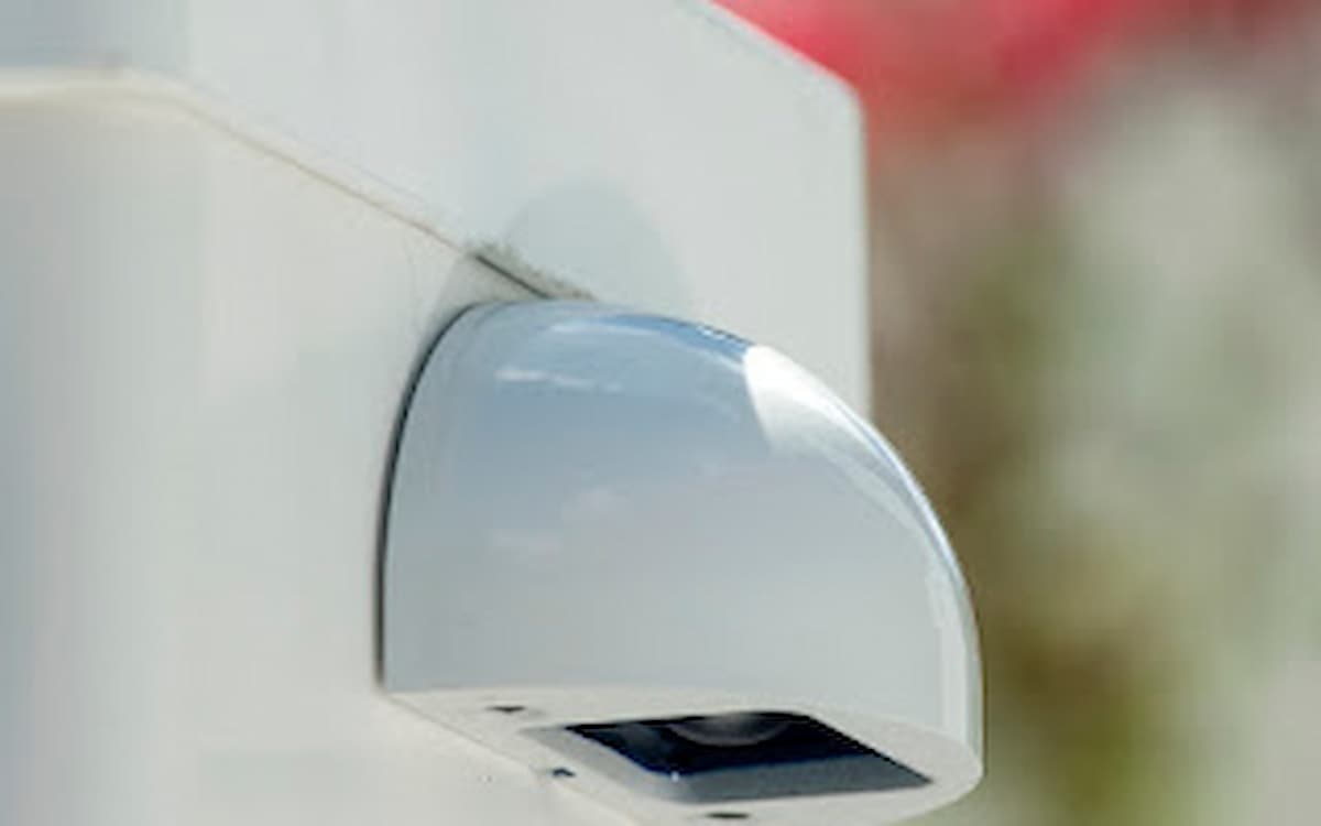 Directional architectural accent lighting by Luna Vista Exterior Lighting