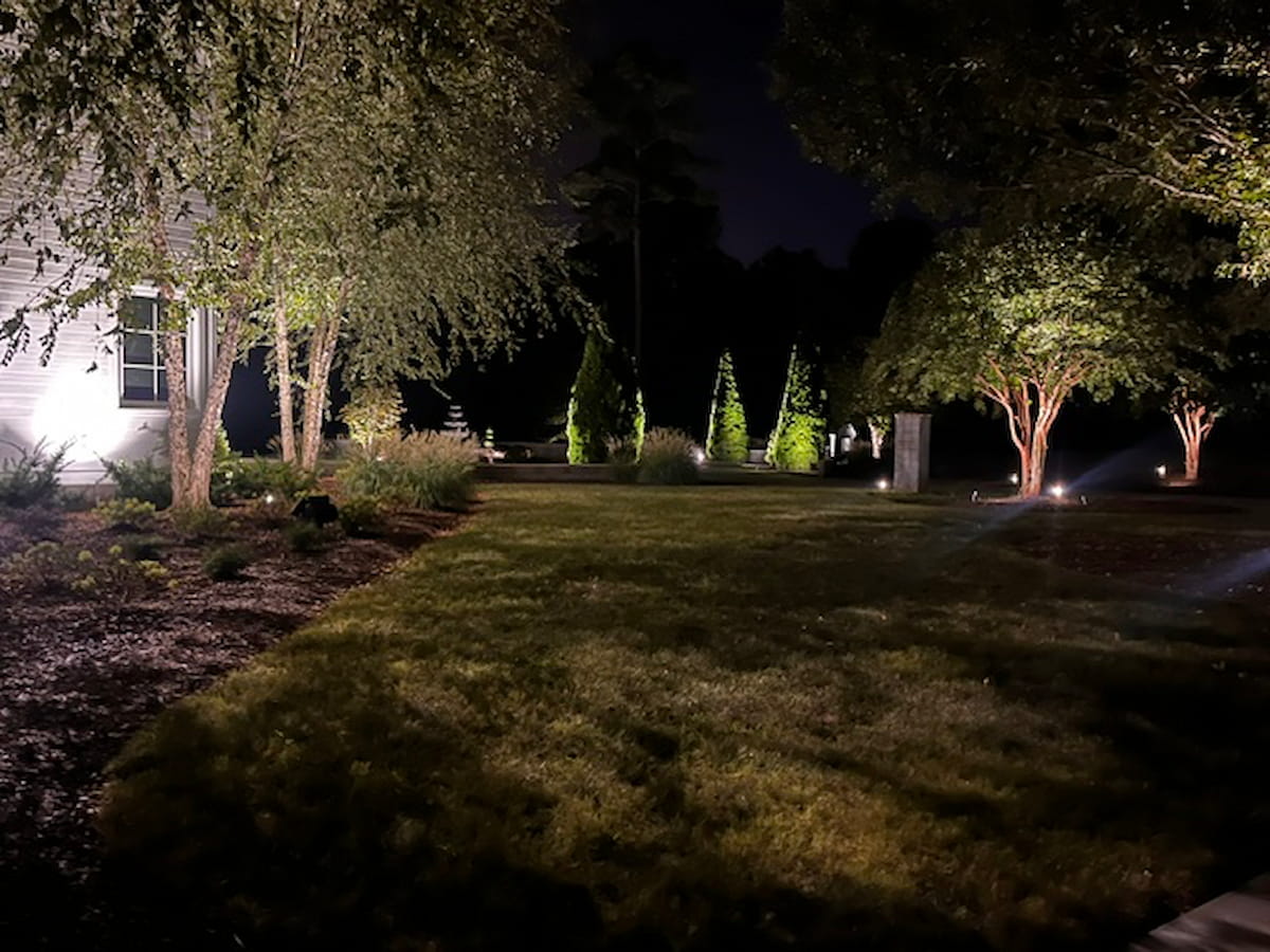 Directional architectural accent lighting by Luna Vista Exterior Lighting
