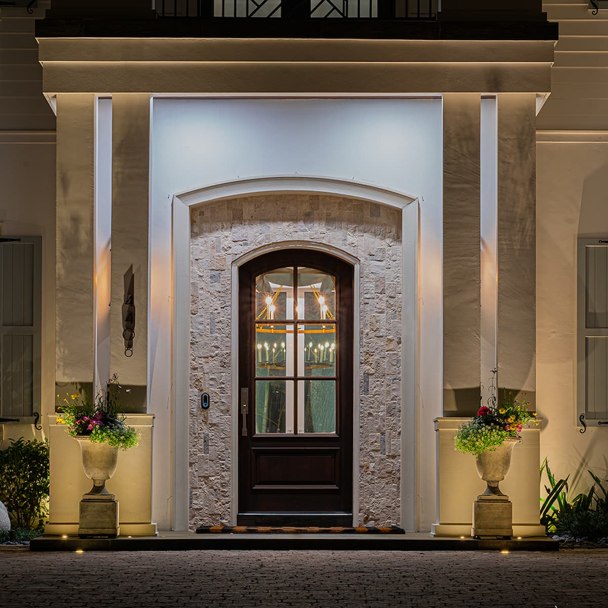 Directional architectural accent lighting by Luna Vista Exterior Lighting